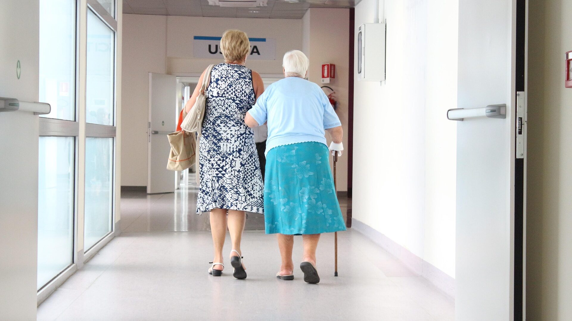 Zu den Sozialversicherungsbeiträgen gehören u. a. die Pflege- und Krankenversicherung.
